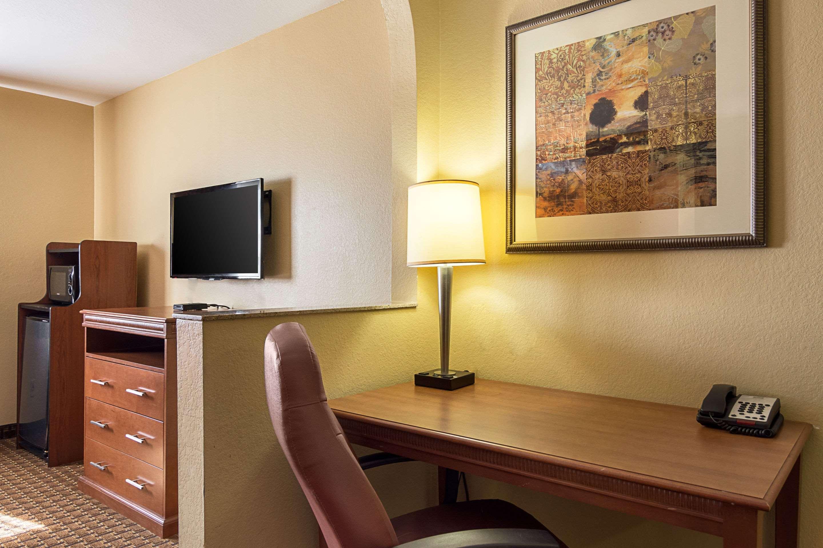 Econo Inn&suites Sw