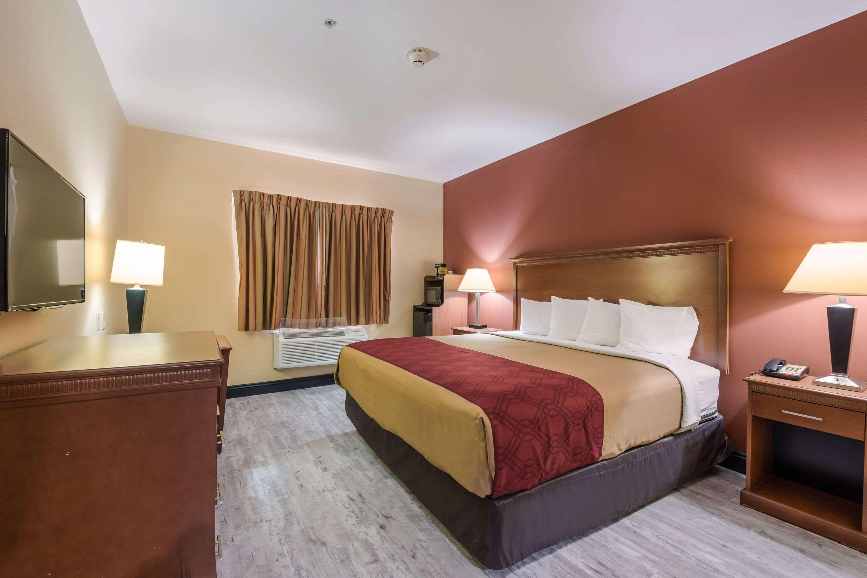 Econo Inn&suites Sw Hotel 2*