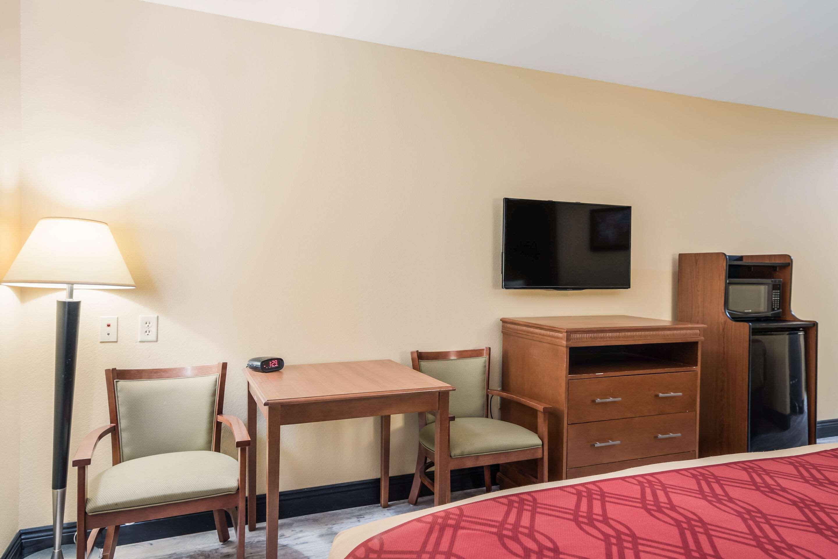 Econo Inn&suites Sw Hotel