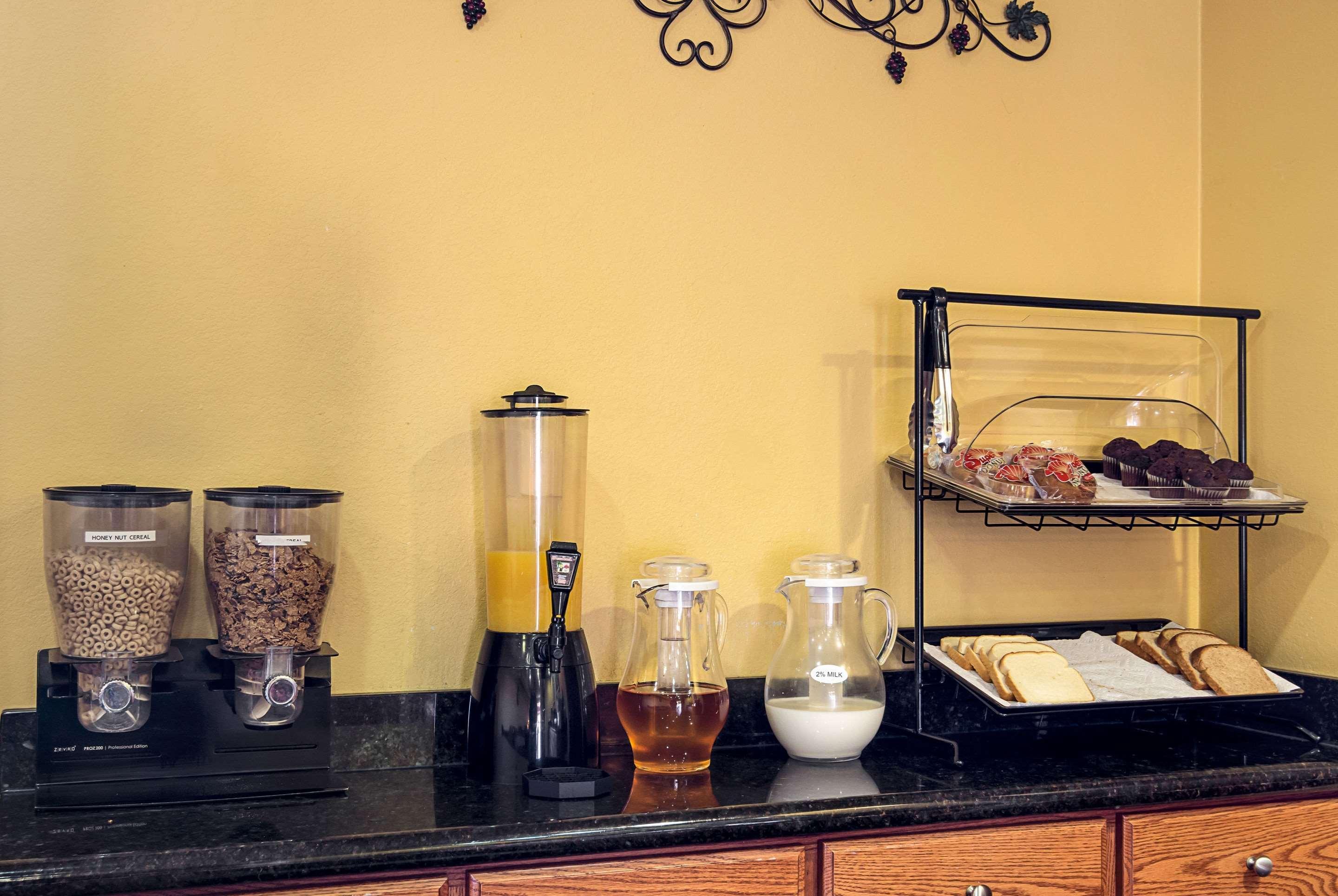 Hotel Econo Inn&suites Sw 2*