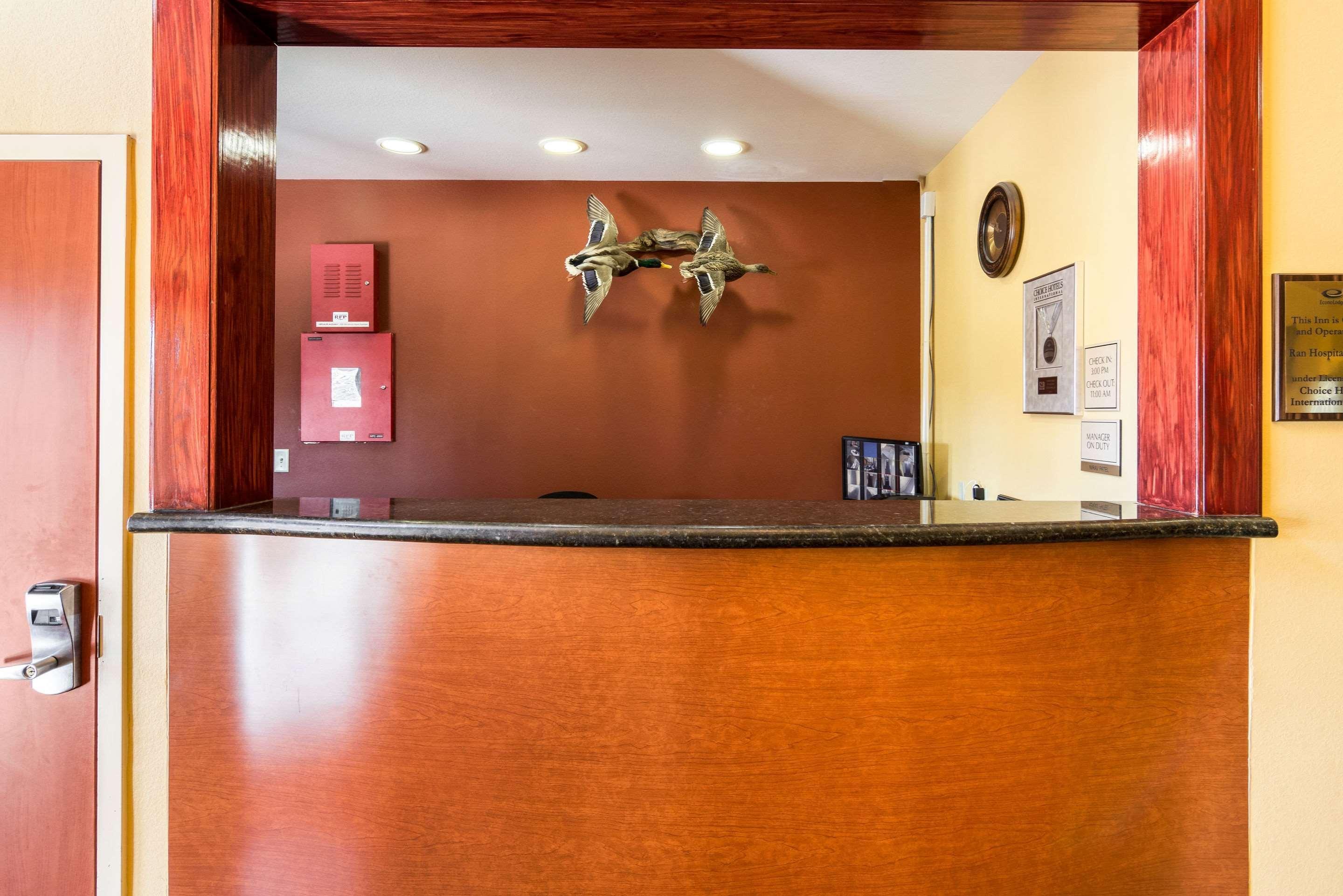Econo Inn&suites Sw