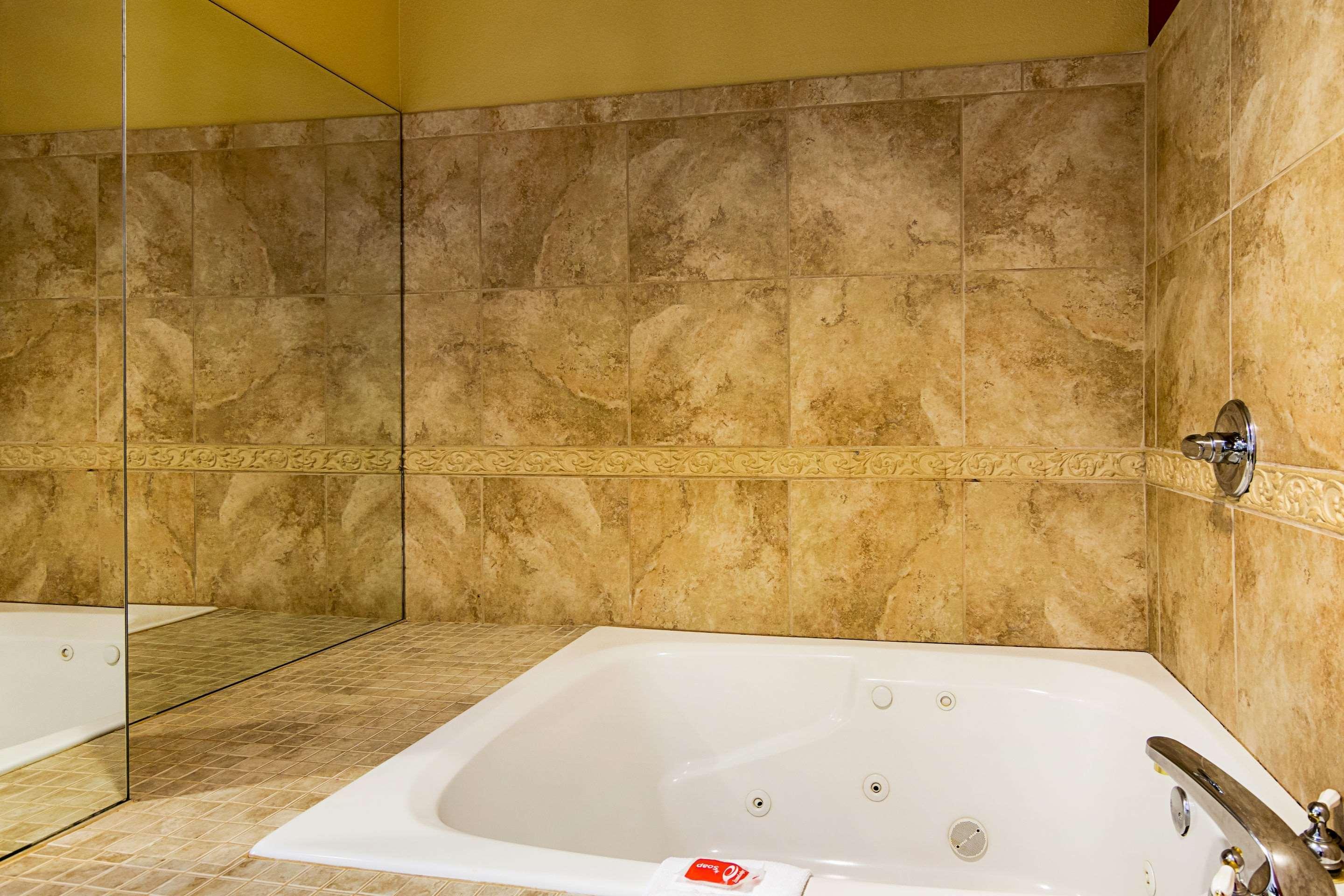 Econo Inn&suites Sw Little Rock
