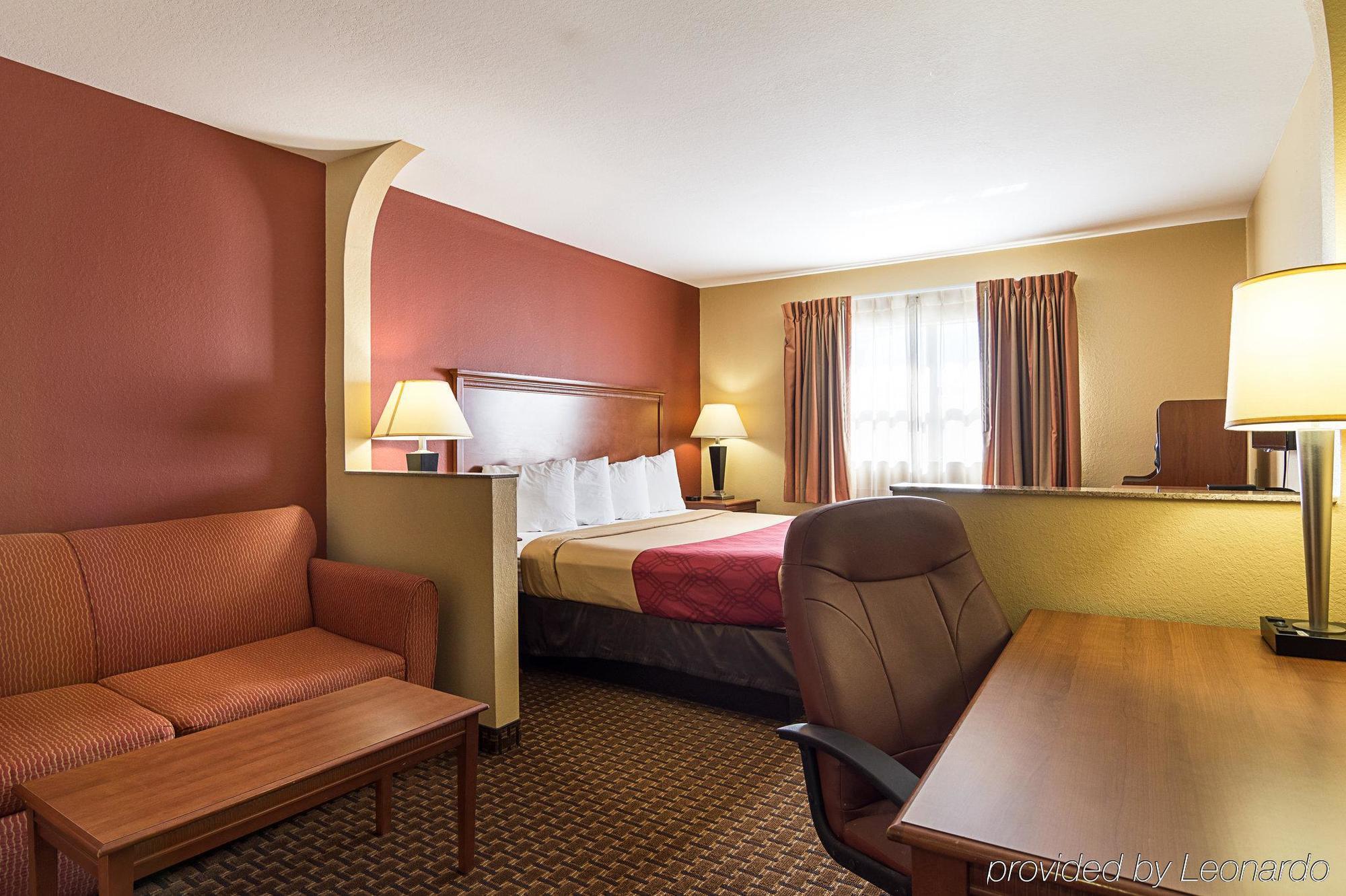 Econo Inn&suites Sw Hotel 2*